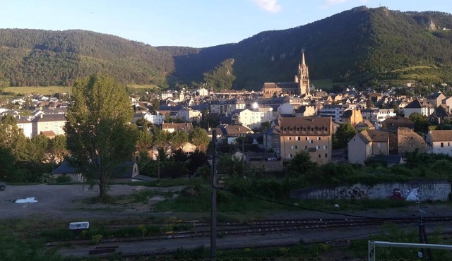Studio with garden near the center