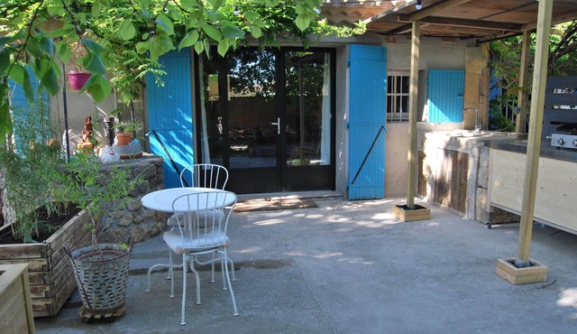 Studio with indoor and outdoor kitchens, salt pool (5X10), trampoline