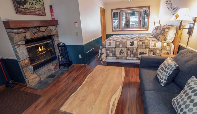 Studio with K Bed & Wood Burning Fireplace