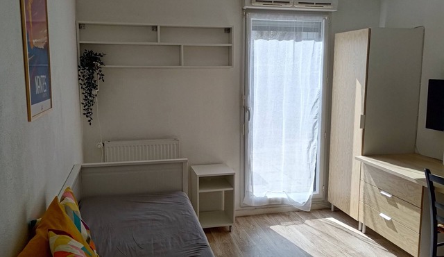 Studio with large terrace near the station