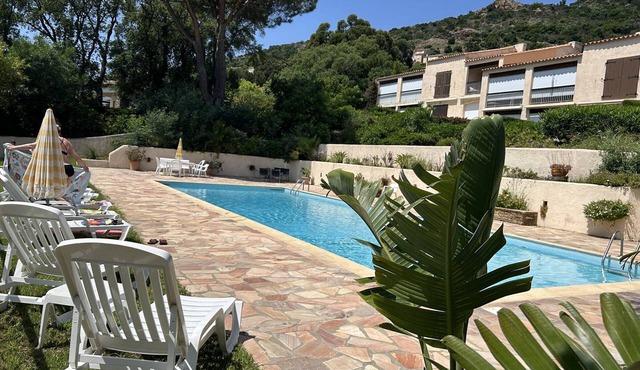 Studio with mezzanine for 6, pool, private parking