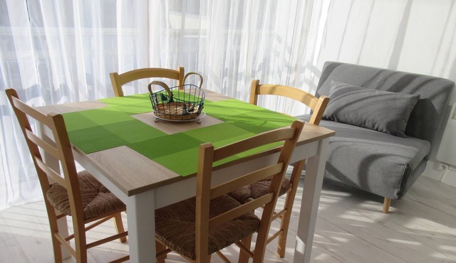 STUDIO WITH PARKING 2 MN FROM THE BEACH AND CITY CENTER