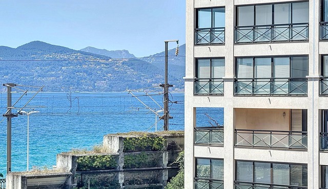 Studio with parking in secure residence 50m from the sea and beaches