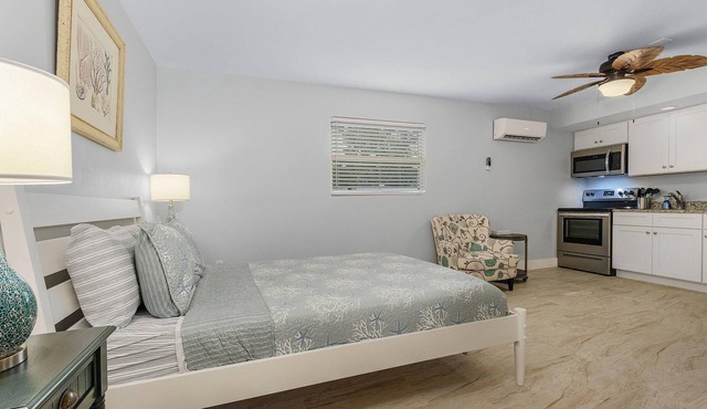 Studio with Patio - Island Paradise - Welcome to our stunning, newly renovated studio condo!