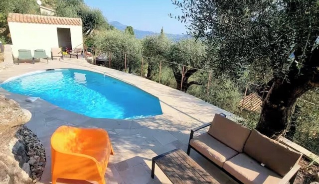 Studio with pool and panoramic view in Gilette