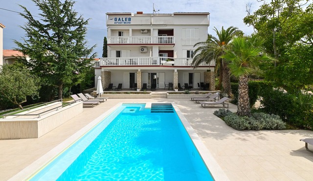 Studio with Pool and WiFi in city center