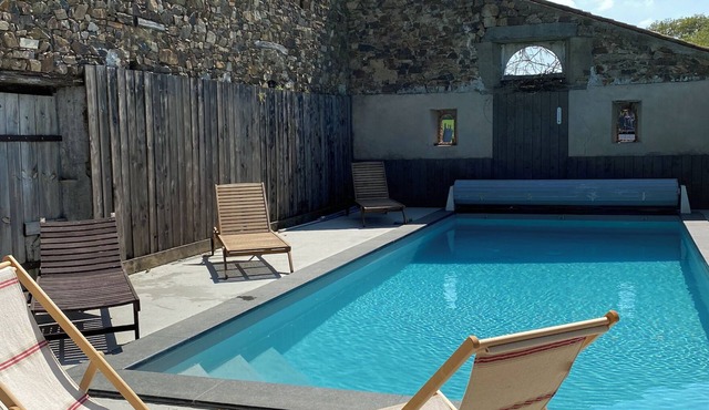 Studio with private pool for you in the evening! La Campagne à la ville 2 pers