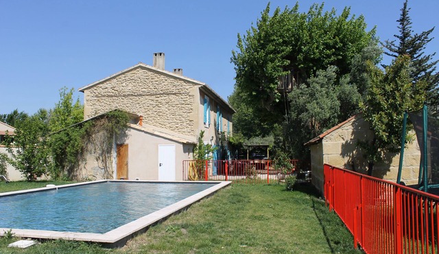 Studio with swimming pool (5X10), trampoline, bowling green, gas hob