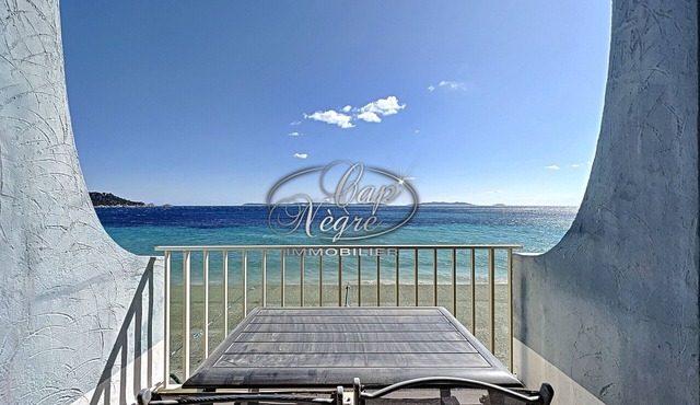 Studio with sea view and direct access to Cavalière Beach