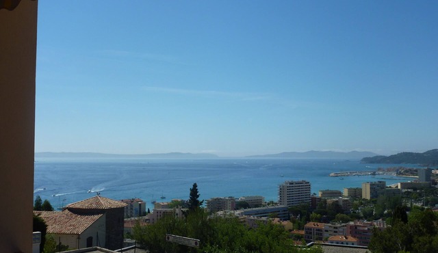 Studio with sea view balcony for 4 pers. quiet with swimming pool, parking and cellar