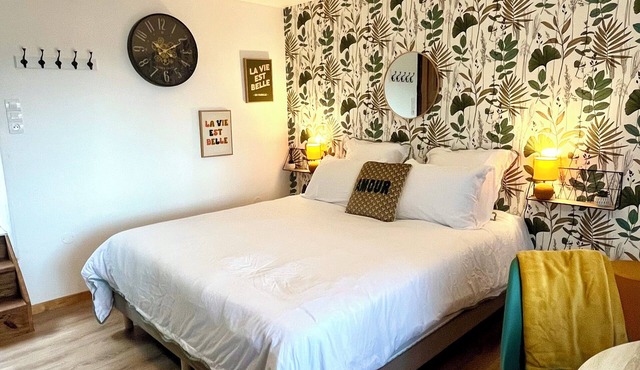 Studio with separate entrance on a 9-hectare estate