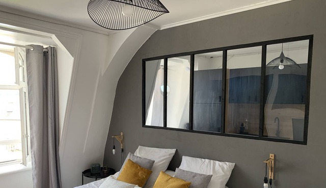 Studio with separate bedroom. In the center of lamballe, courtyard side, quiet.