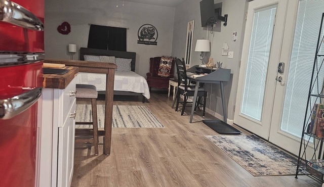 Studio with so much to offer! Small family and pet friendly.