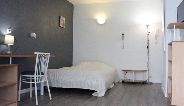 Studio with south terrace and pool in Les Minimes