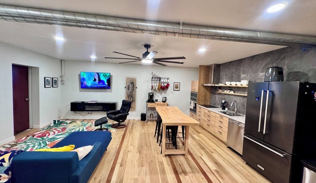 Studio with spa bathroom in the heart of Denver