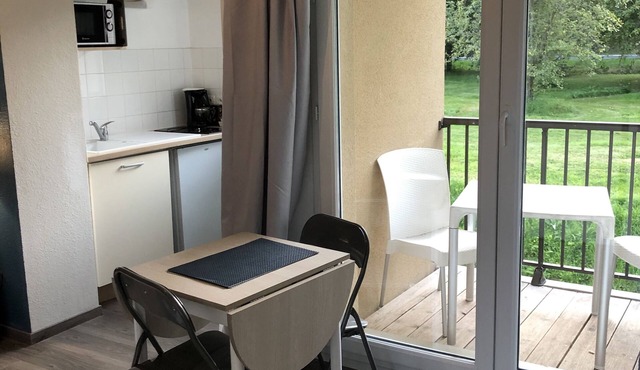 Studio with swimming pool near Honfleur