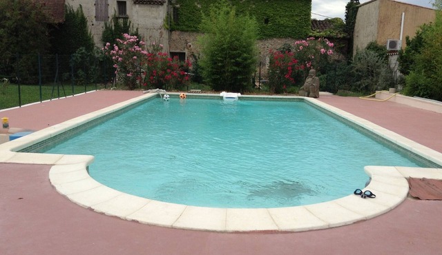 Studio with swimming pool in Provence, adapted for disabled
