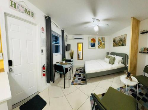 Studio with Terrace Near Hard Rock-Patio