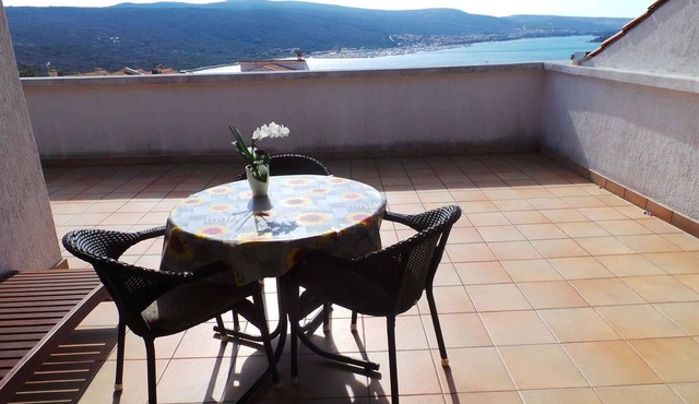 Studio with terrace and sea view