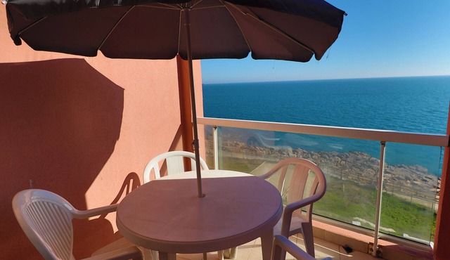 Studio with terrace and sea view in Sète, private parking