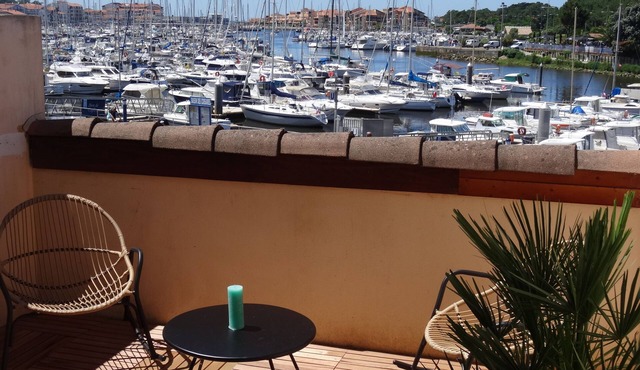 Studio with terrace facing the port of Capbreton
