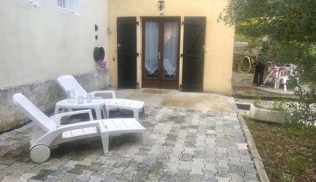 Studio with terrace in a quiet residential area.