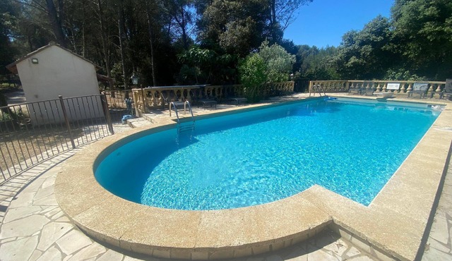 Studio with terrace - swimming pool, tennis, pétanque