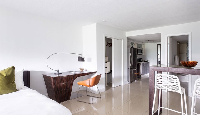 Studio with Two Queen Beds and Kitchenette, Steps away from Bal Harbour Beach