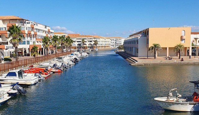 Studio with veranda and parking in Sète