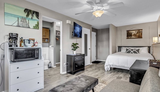 Studio1120F/BigTV/PKG/near Chicago Outlet Mall/Downtown Aurora/Hollywood Casino