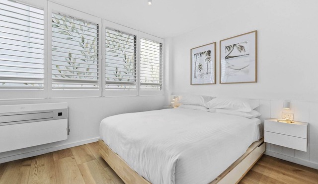 Studio3: Chic Bondi Abode with Pool & A/C