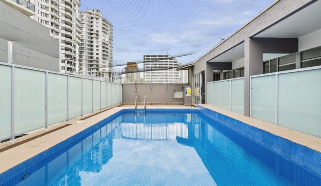 Studio4: Bondi Chic Interiors with Rooftop Pool