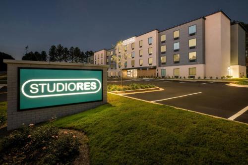 StudioRes by Marriott Greensboro Airport