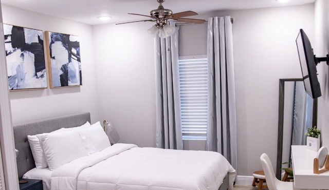Studio✧WiFi, Free Parking, 4Mi from PBI & Downtown