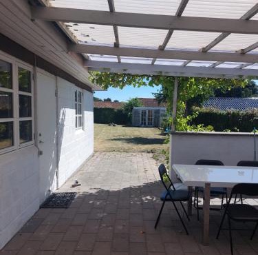 Stuelejlighed med have og overdækket terrasse