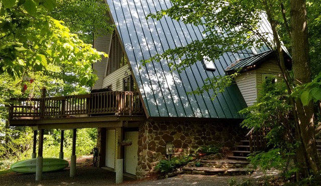 Stumble Beach - Quiet & Private 2-Acre Retreat on Lake Ontario