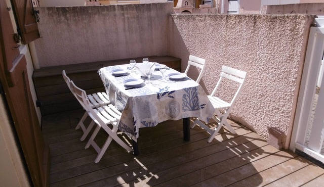 Stunning Villa with Mezzanine, A/C, Terrace, Parking - 150m from Beach! Sleeps 5