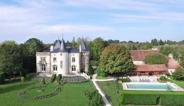 Stunning Manor house, with pool set in 2 acres of enclosed gardens -sleeps 12