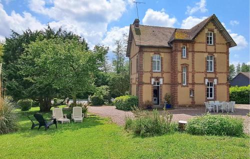 Stunning Home In Saint-Pierre-En-Auge With Wifi
