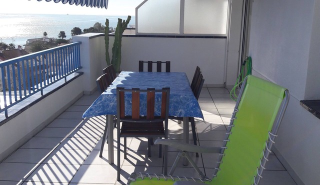 Stunning views of the sea and harbor, FREE WIFI, AIR CONDITIONING, max 4 PEOPLE
