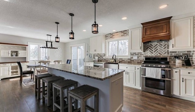 Stunning 1 Acre Farmhouse Great Lake Location