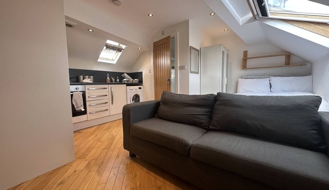 Stunning 1-Bed Studio in Pudsey