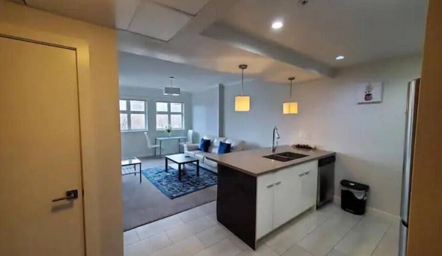 Stunning 1 bedroom apartment with riverview