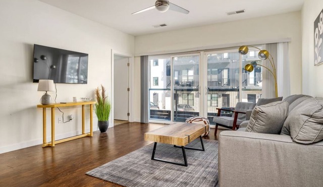 Stunning 1 Bedroom Luxury unit with a Pool