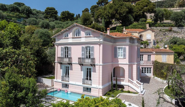 Stunning 10 bedroom Villa/Historical Manor High-end Exquisite Luxury Interiors