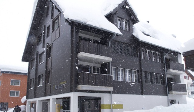 Stunning 1000sq Ft Apartment in Unparalleled Location