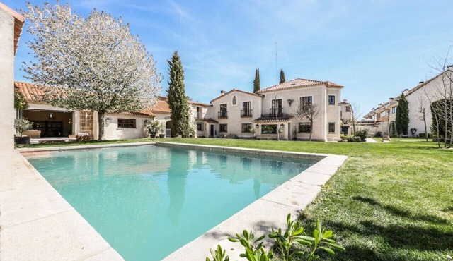 Stunning 13th Century Luxury Villa | Party & Pool