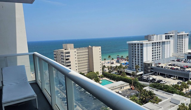 Stunning 15th flr 2BR/2BA W Resort Condo steps to Beach