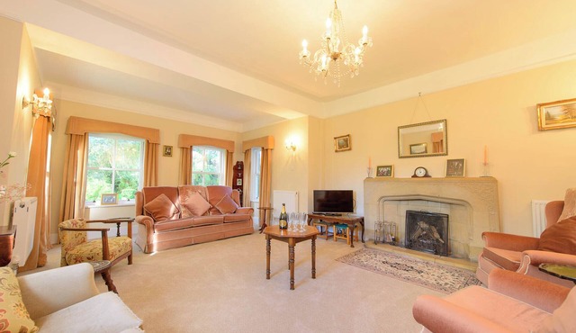 Stunning 17th century Dorset farmhouse. 30 mins from Lulworth Cove & Durdle Door