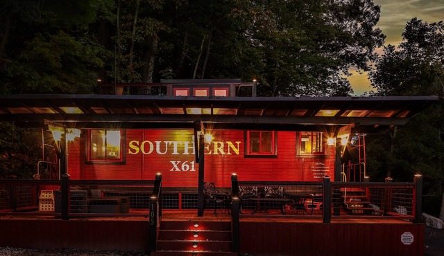 Stunning 1927 Historic RR Caboose X61 Train car with Master Suite Sleeps 4
